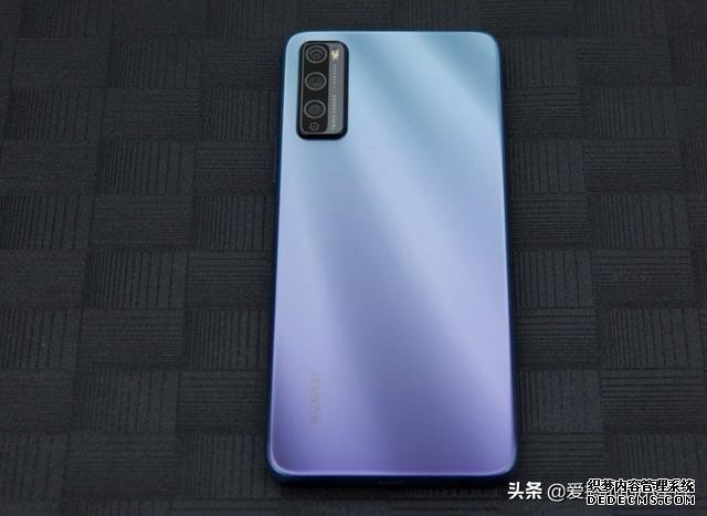 為什么內(nèi)行人會(huì)推薦榮耀X10，而不是暢享20 Pro？因?yàn)椴罹嗝黠@