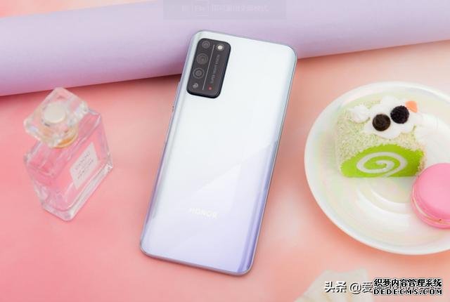 為什么內(nèi)行人會(huì)推薦榮耀X10，而不是暢享20 Pro？因?yàn)椴罹嗝黠@