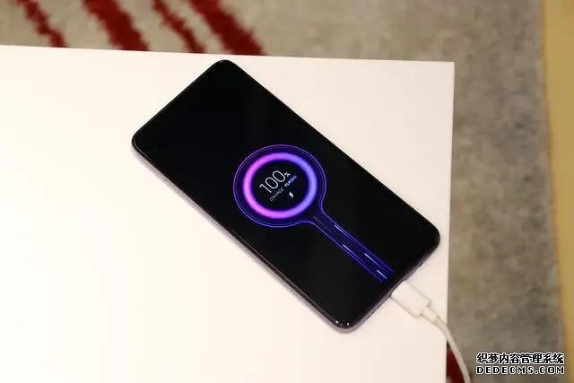 5月份剛上市，如今降至1599元，雙模5G＋6400萬四攝