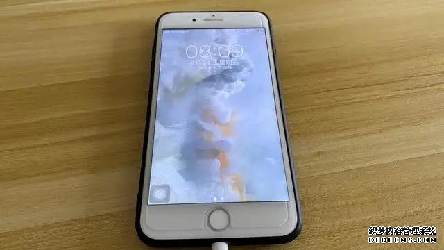 蘋果告別“擠牙膏”，iPhone8P更新至iOS14，這3個(gè)方面有提升