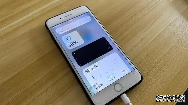 蘋果告別“擠牙膏”，iPhone8P更新至iOS14，這3個(gè)方面有提升