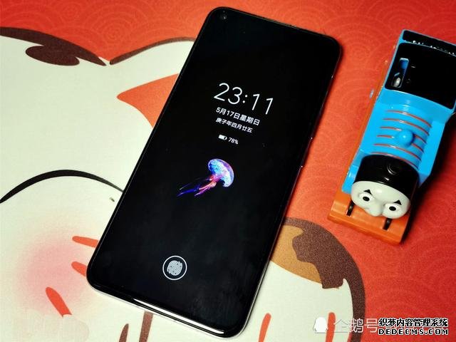 為啥榮耀30賣得這么火？三千不到的價(jià)格，顏值高＋配置強(qiáng)