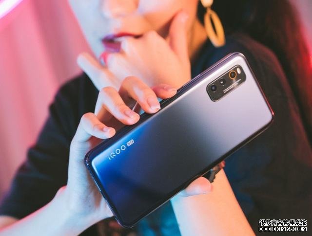 vivo性價比“機皇”：驍龍865+55W閃充，僅2998元