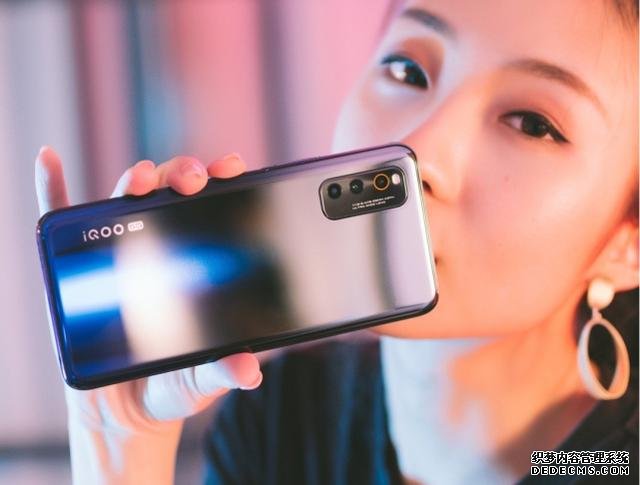 vivo性價比“機皇”：驍龍865+55W閃充，僅2998元