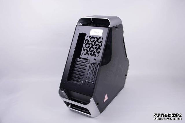 三角形電腦機(jī)箱刷新外觀認(rèn)知，價(jià)格成錢包天敵，另類裝機(jī)作業(yè)分享