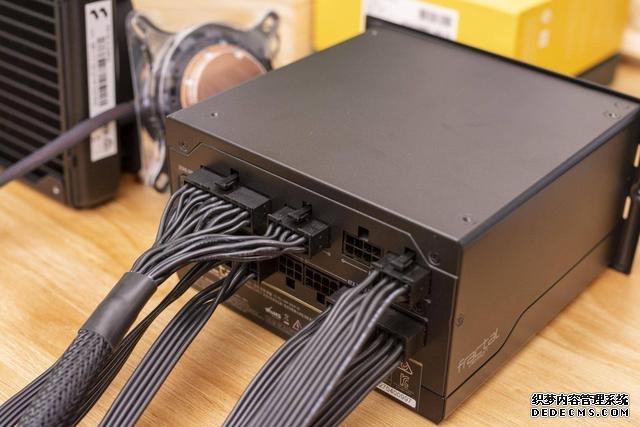 Define 7 Compact機箱上市，分形工藝機電散三劍客裝機評測