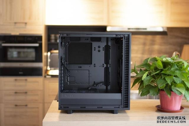 Define 7 Compact機箱上市，分形工藝機電散三劍客裝機評測