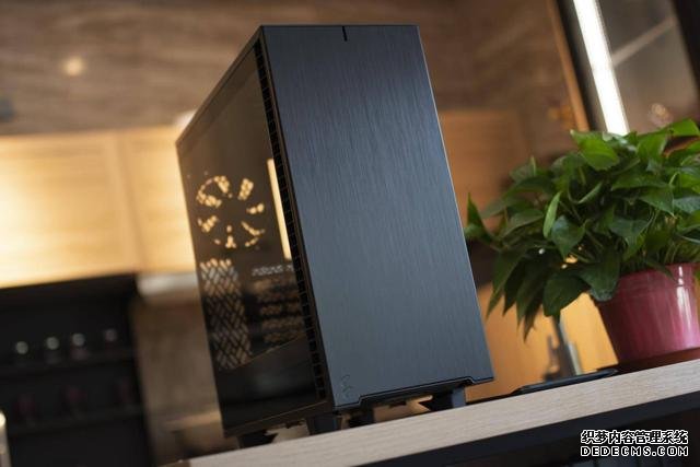 Define 7 Compact機箱上市，分形工藝機電散三劍客裝機評測