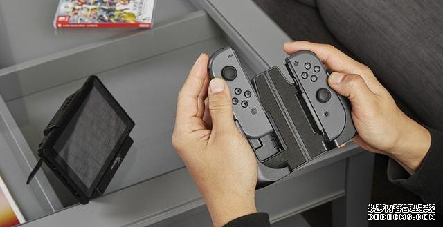 HyperX推出Switch充電背夾Charge Play Clutch:續(xù)航翻倍可當(dāng)支架