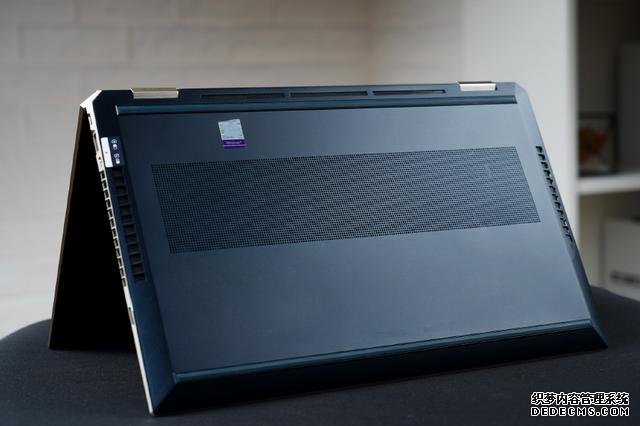 輕薄變形本下的“金屬暴力美學(xué)”惠普Spectre x360 15筆記本評測