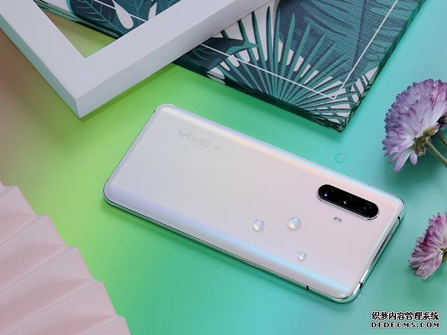 前置3200萬+90Hz+后置6400萬三攝，vivo X30，真香