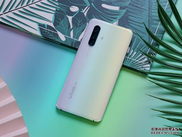 前置3200萬+90Hz+后置6400萬三攝，vivo X30，真香