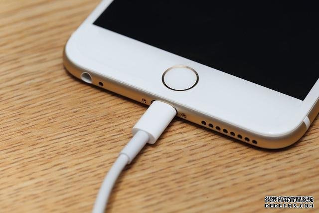 外媒曝光5.4英寸iPhone12機(jī)模！比SE還小巧，果粉：終于來了