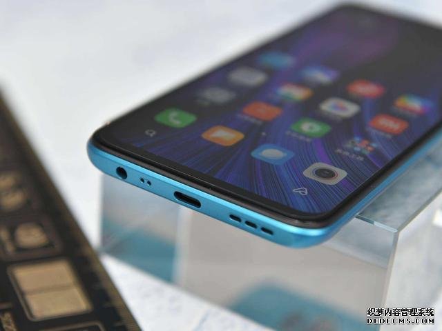 今年最強(qiáng)百元機(jī)正式開售，電商平臺(tái)已降200，性價(jià)比堪稱極致