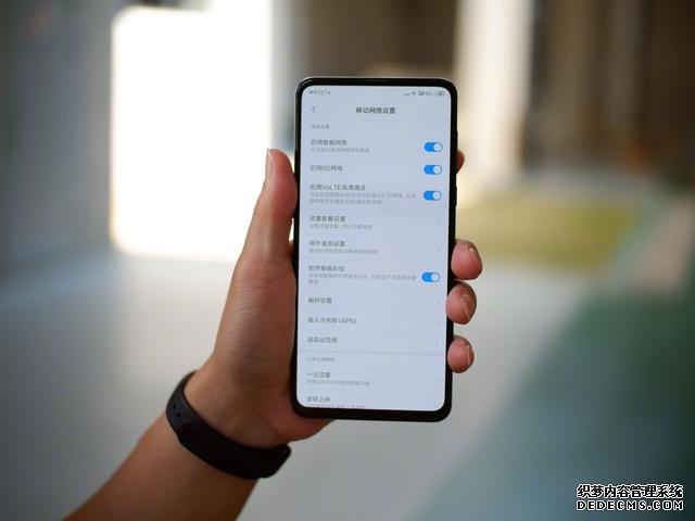 三款兩千檔5G新機(jī)，榮耀、紅米、iQOO，應(yīng)該怎么選？
