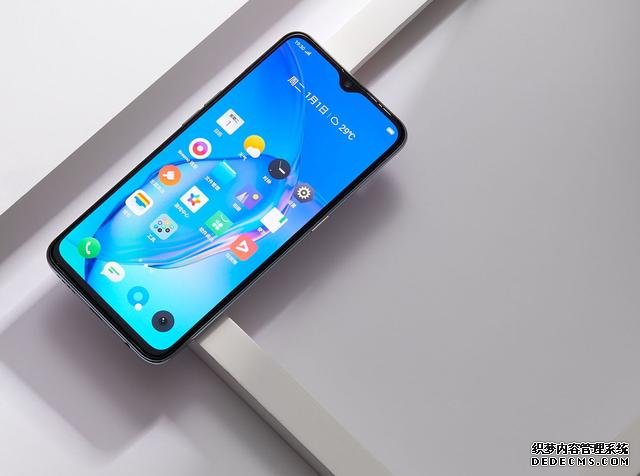 1500檔目前最值的三款手機(jī)：兩款4G一款5G，最高8+128GB