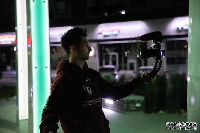 能讓索尼自閉的佳能相機，是手機逼出來的？