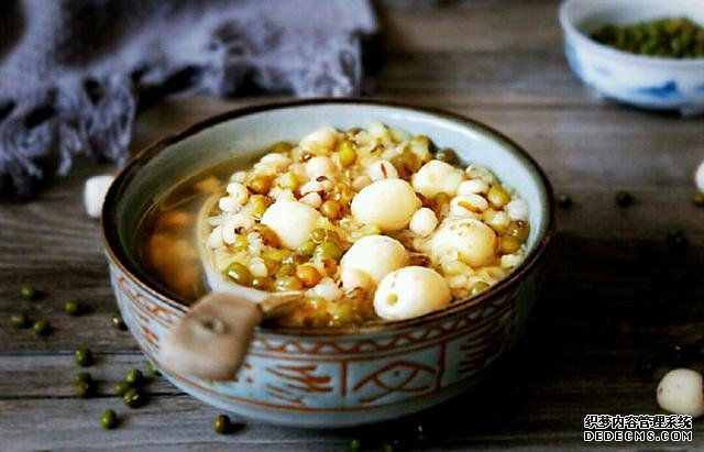 這湯叫美膚綠豆湯，夏天睡不著喝它，安神少夢(mèng)一覺(jué)睡到天亮