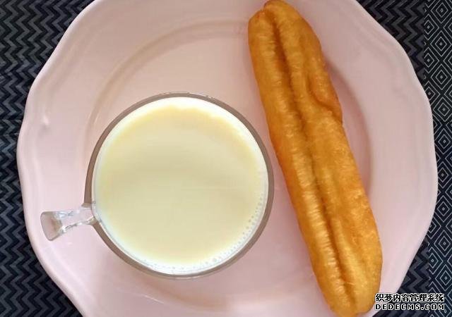現(xiàn)在才知道，下面這4種美食不適合早餐吃，哪些是你正在吃的？