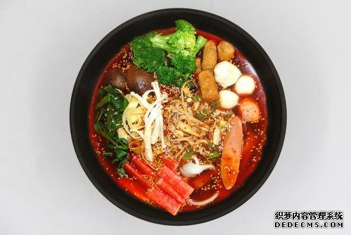 夏天吃麻辣燙還需要理由？當(dāng)然，用三個(gè)字來概括就是"補(bǔ)解暖"