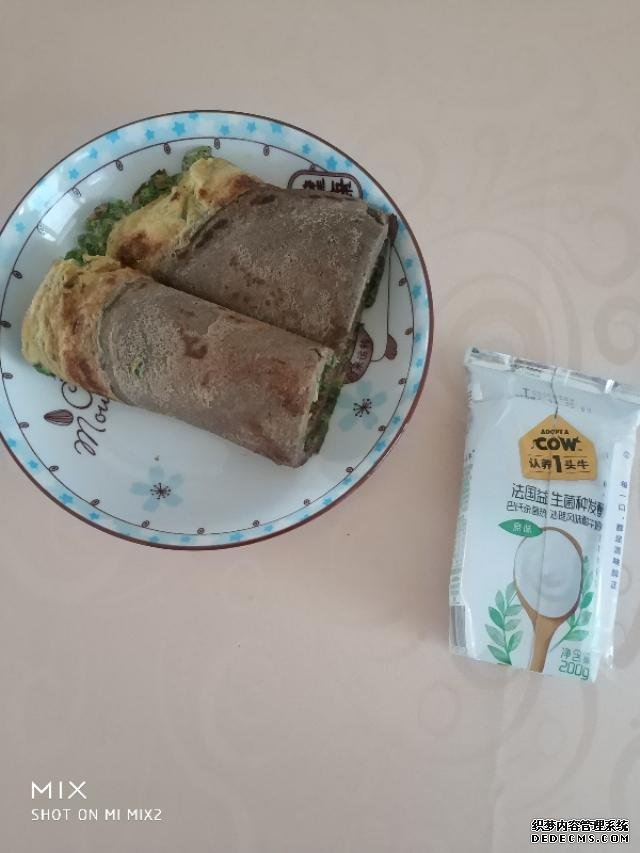 芹菜葉加上蕎麥面粉做的早餐餅