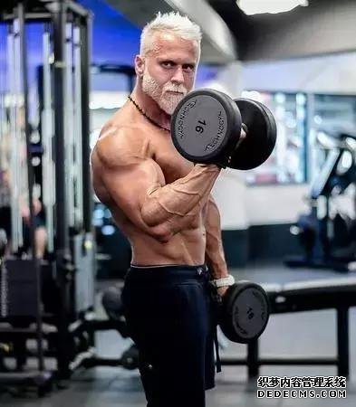 那些堅持健身直到50歲的人，心態(tài)和肌肉會發(fā)生什么變化？