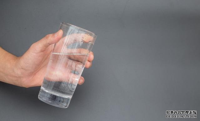 千滾水和隔夜水會(huì)致癌嗎？聽聽專家的意見吧