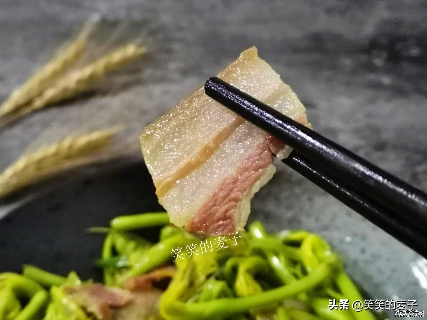 秋季，雙節(jié)期間，注意少吃3類食物，對家人身體好