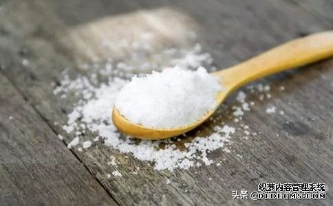 高血壓到底是低鹽還是低鈉，千萬(wàn)別弄錯(cuò)了，醫(yī)生告訴你真相