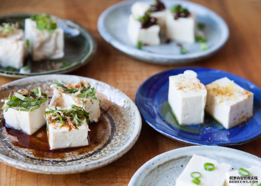 五十歲女性，應(yīng)該如何調(diào)整飲食結(jié)構(gòu)來應(yīng)對(duì)身體上的變化，請(qǐng)看此文