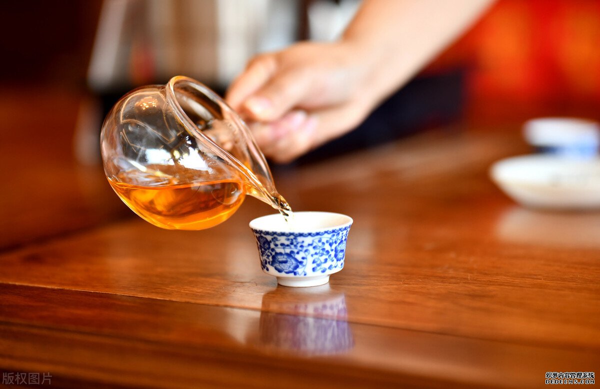 為啥說秋冬喝紅茶對(duì)身體好？掌握3點(diǎn)原因，健康養(yǎng)生喝紅茶