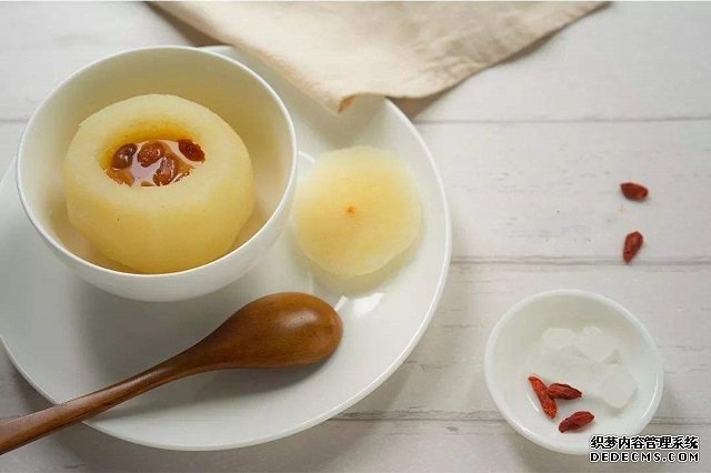 天冷吃水果，這幾種水果加熱后吃，營(yíng)養(yǎng)更高
